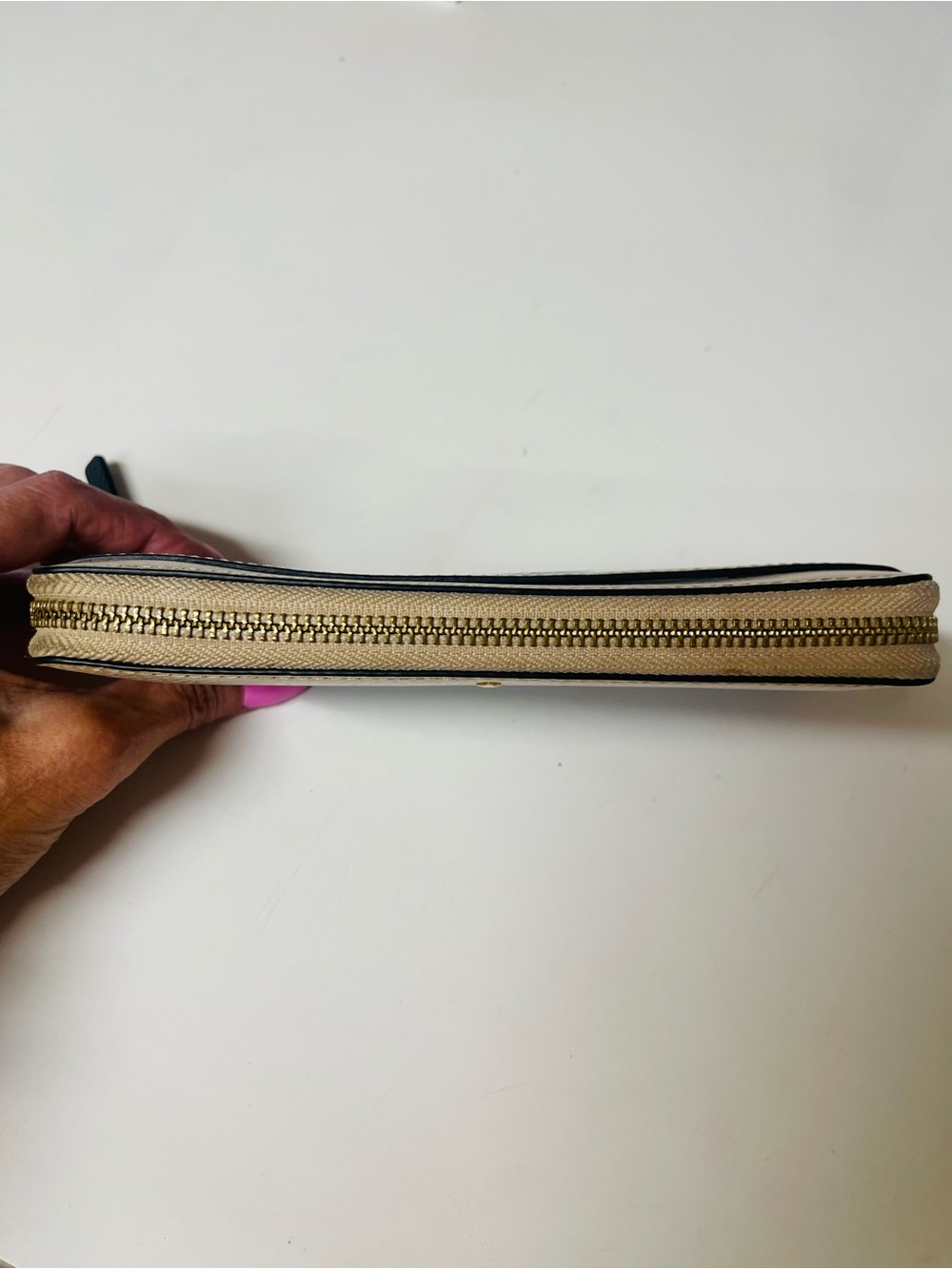 kate spade Two-Tone Cream and Black Zip Wallet - Picture 4 of 8